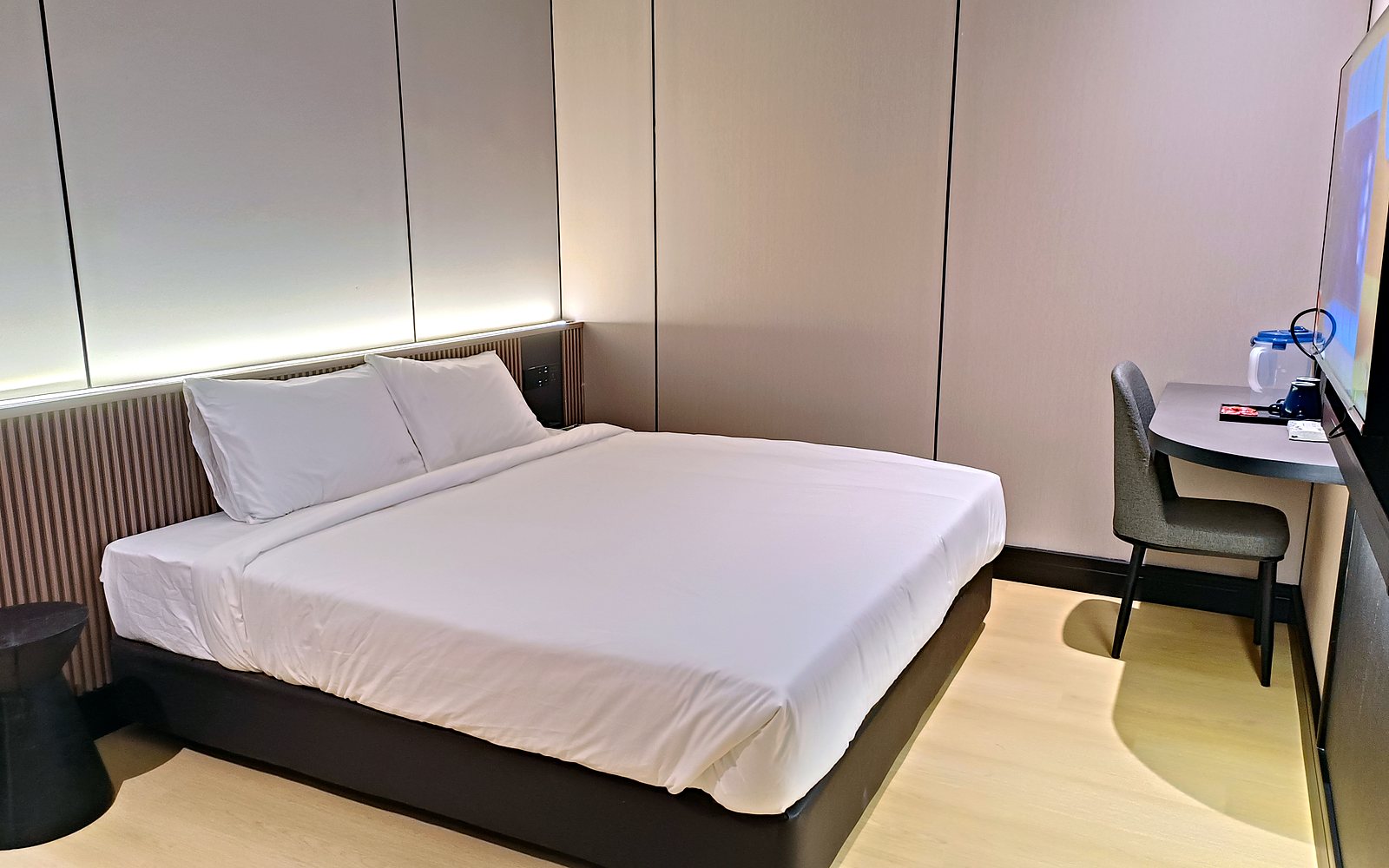 Deluxe King room