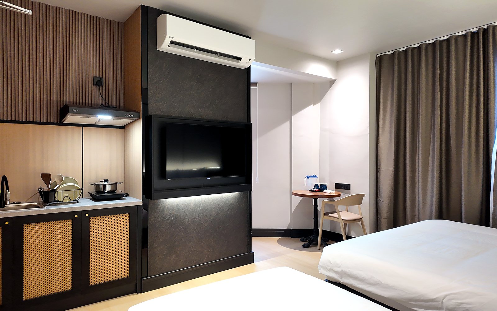 Deluxe Suite room preview