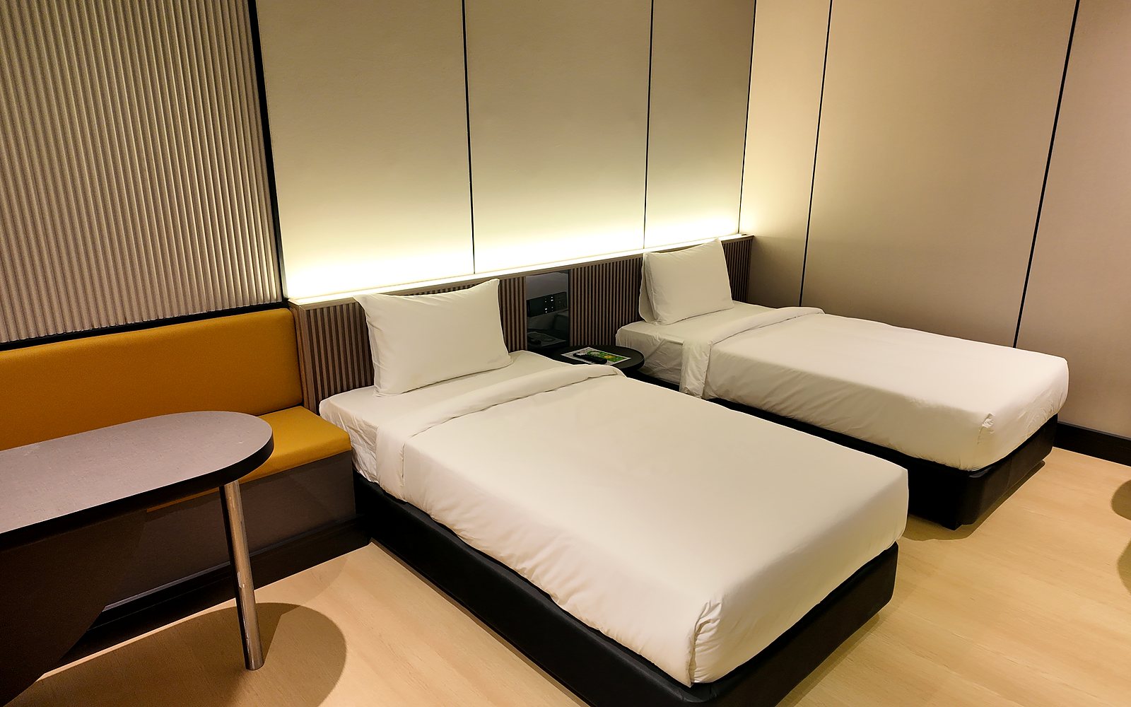 Deluxe Twin room with twin beds