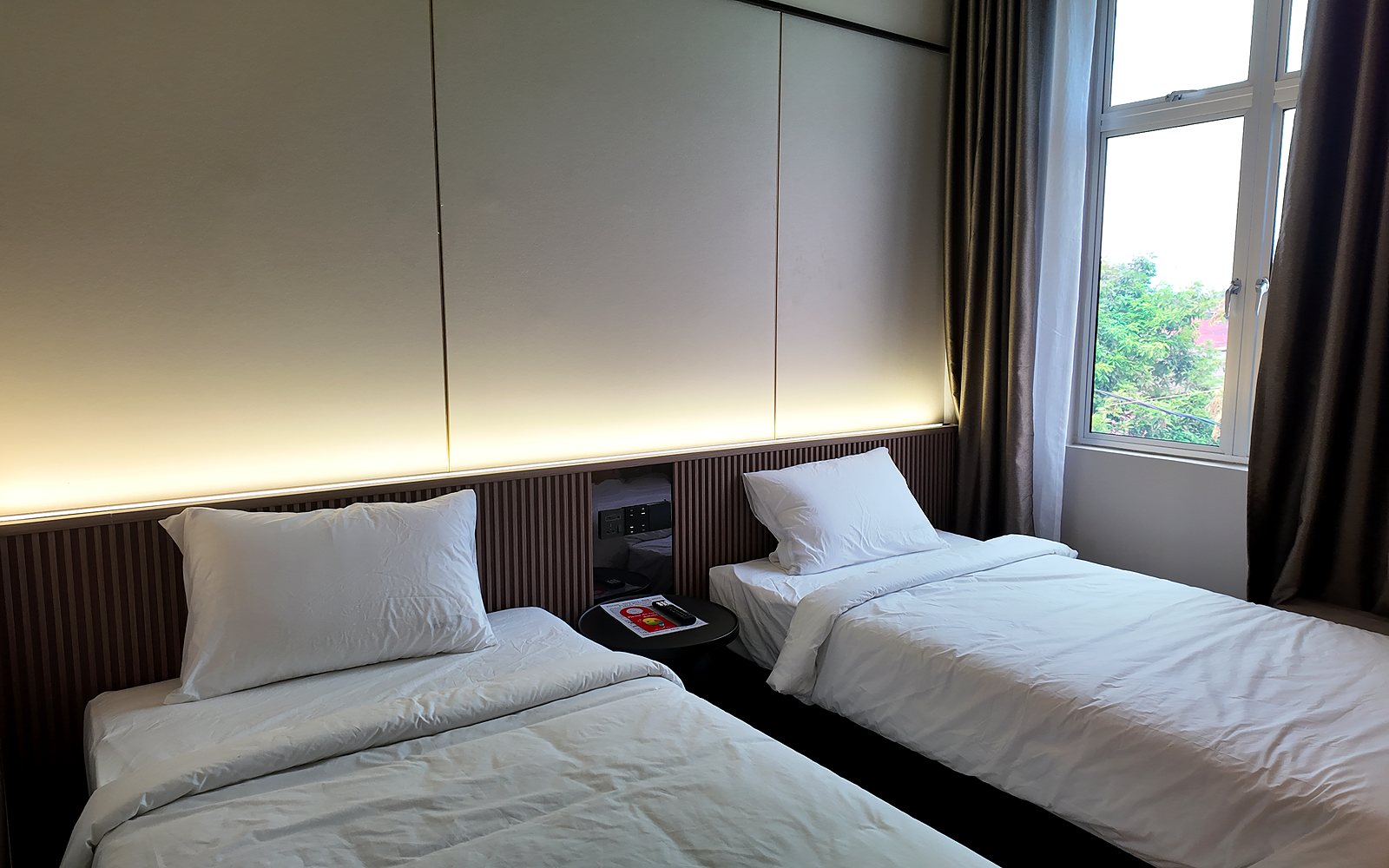 Deluxe Twin room preview
