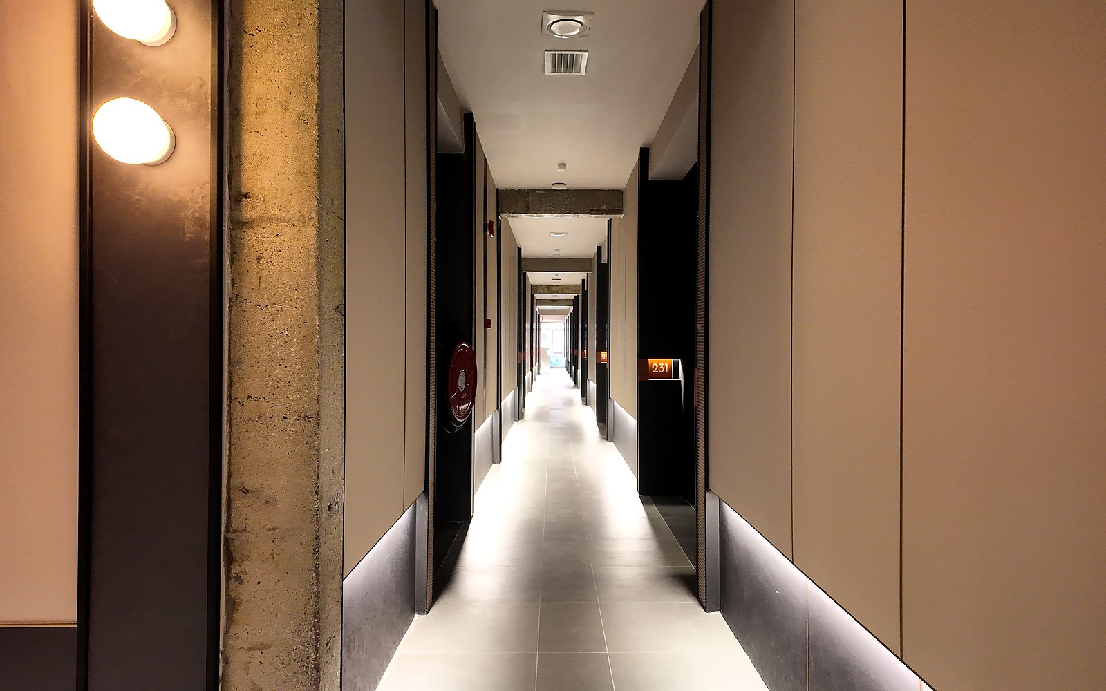Urban Inn guest walkway